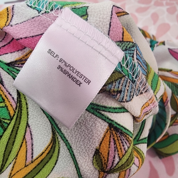 Rose + Olive green leaf short sleeve top plus size 1x - Picture 2 of 6